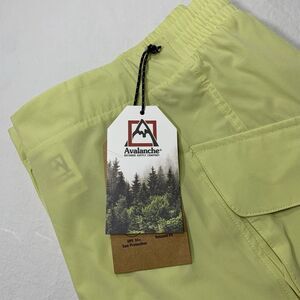 Avalanche NWT Women's Pale Yellow High Waisted Athletic Shorts Size‎ L CA563
